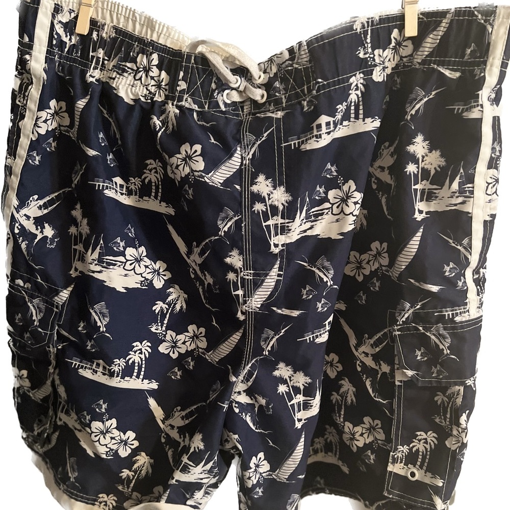 Faded Glory Mens Large board shorts (36-38)